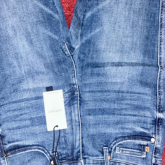 Judy Blue Classic Straight Leg Capri Jeans - Picture 7 of 13